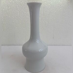 Contempri ceramic bud vase